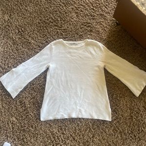 White top with large sleeves with line patterns